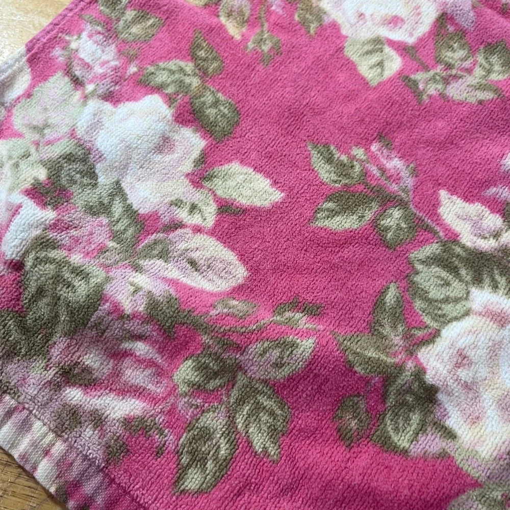 Treasures by Rachel Ashwell Bath Towel Pink White Floral Rose Vtg Shabby Chic